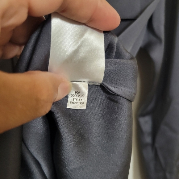 Vince NWT Long sleeve Button Front Silk blouse. - Picture 13 of 14